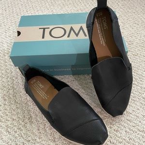 7.5 Toms Leather Slip On